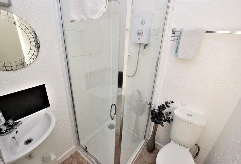 Bridle Lodge Apartments