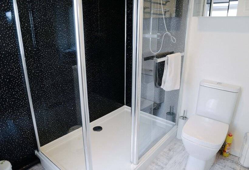 Bridle Lodge Apartments