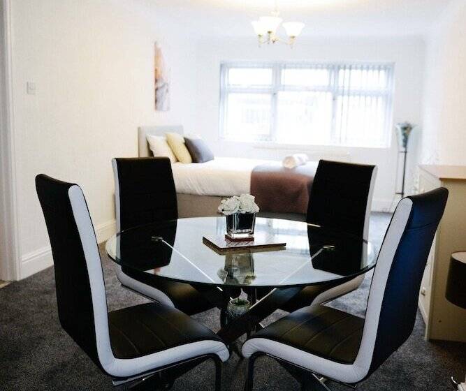 Bridle Lodge Apartments