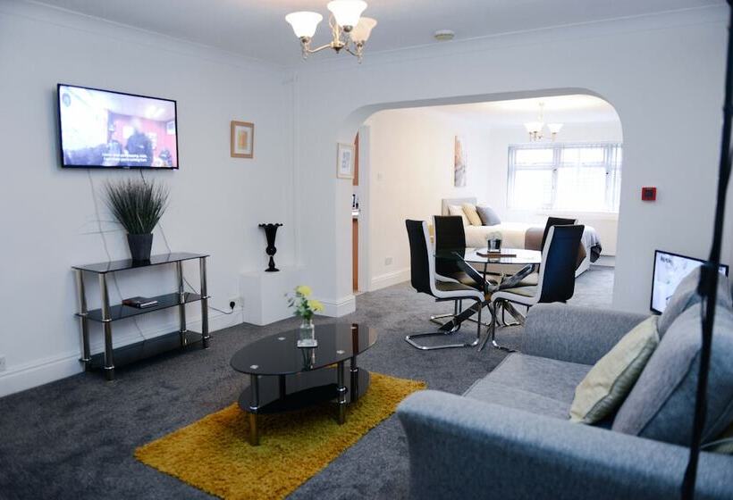 Bridle Lodge Apartments