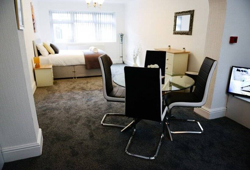 Bridle Lodge Apartments