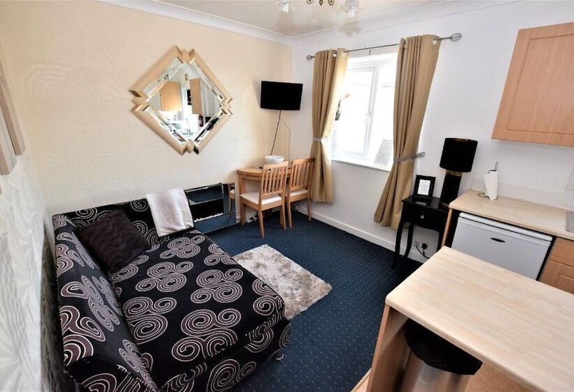 Bridle Lodge Apartments