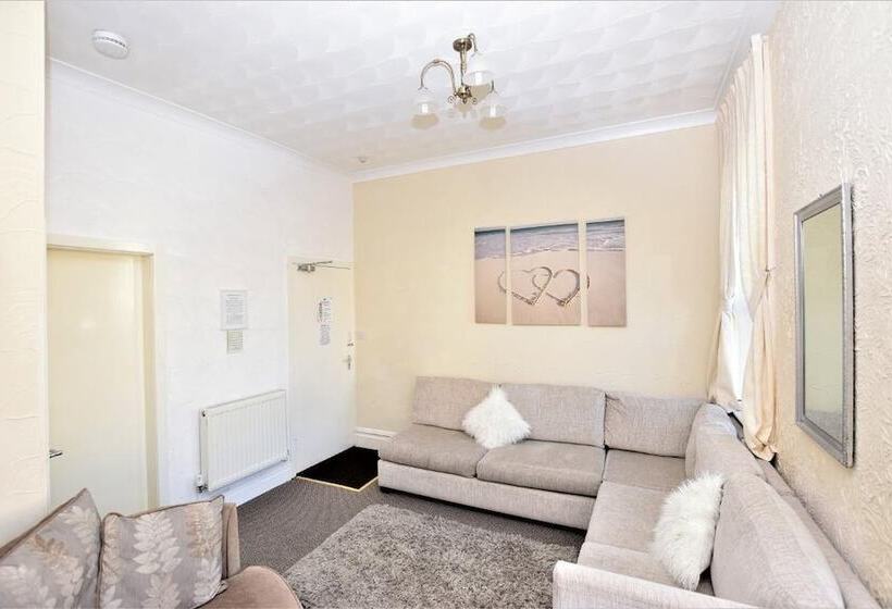 Bridle Lodge Apartments