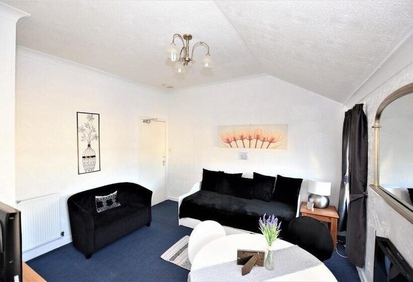 Bridle Lodge Apartments