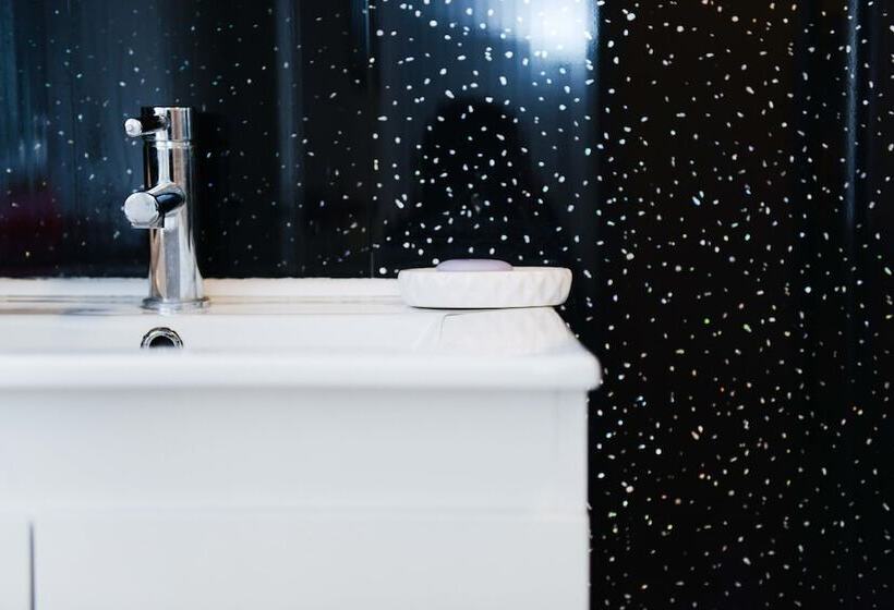 Bridle Lodge Apartments