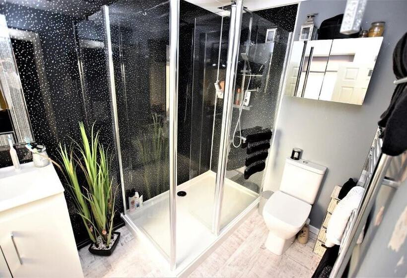 Bridle Lodge Apartments