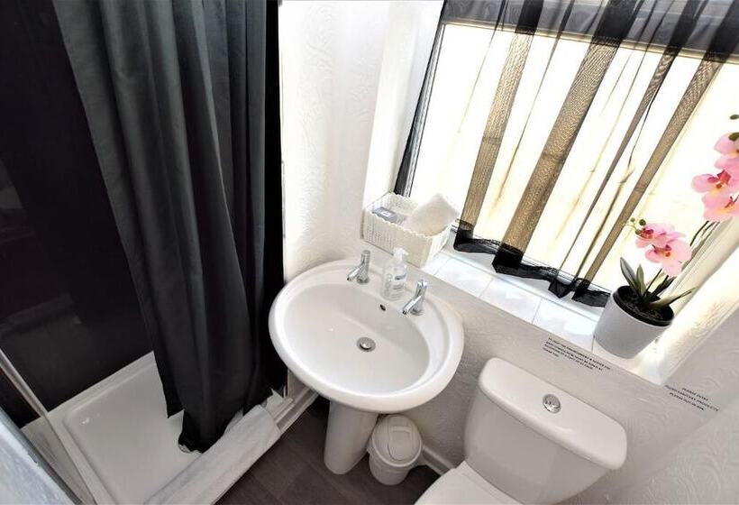 Bridle Lodge Apartments