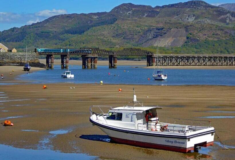 Bryn Melyn Apartments