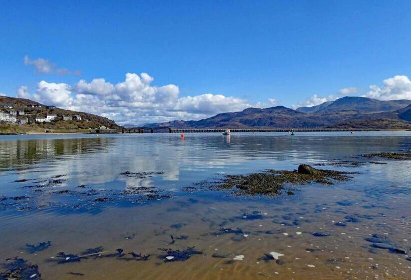 Bryn Melyn Apartments