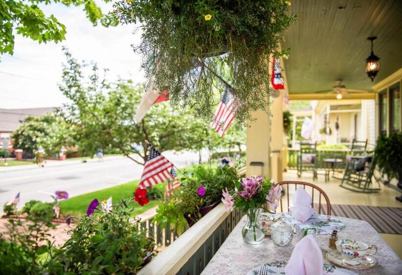 Carrier Houses Bed & Breakfast