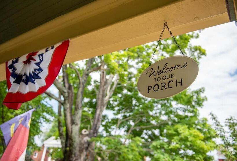 Carrier Houses Bed & Breakfast