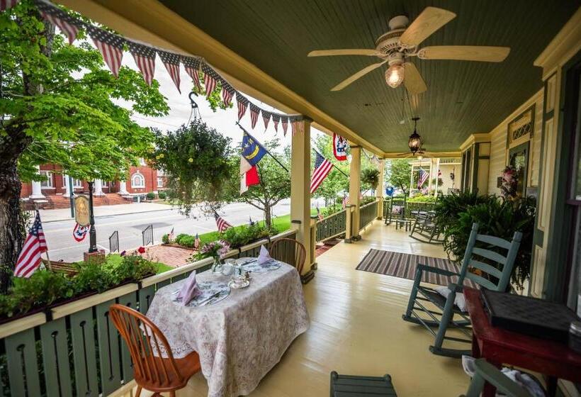 Carrier Houses Bed & Breakfast