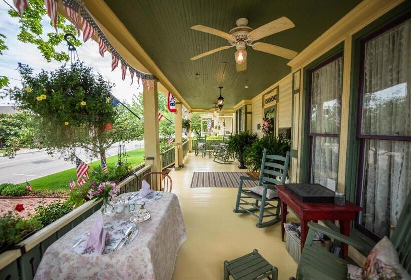 Carrier Houses Bed & Breakfast