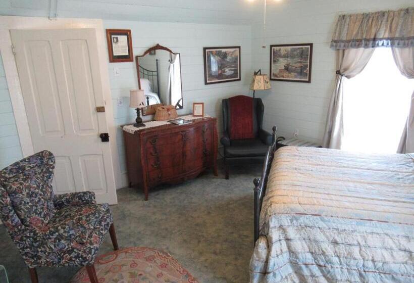 Carrier Houses Bed & Breakfast