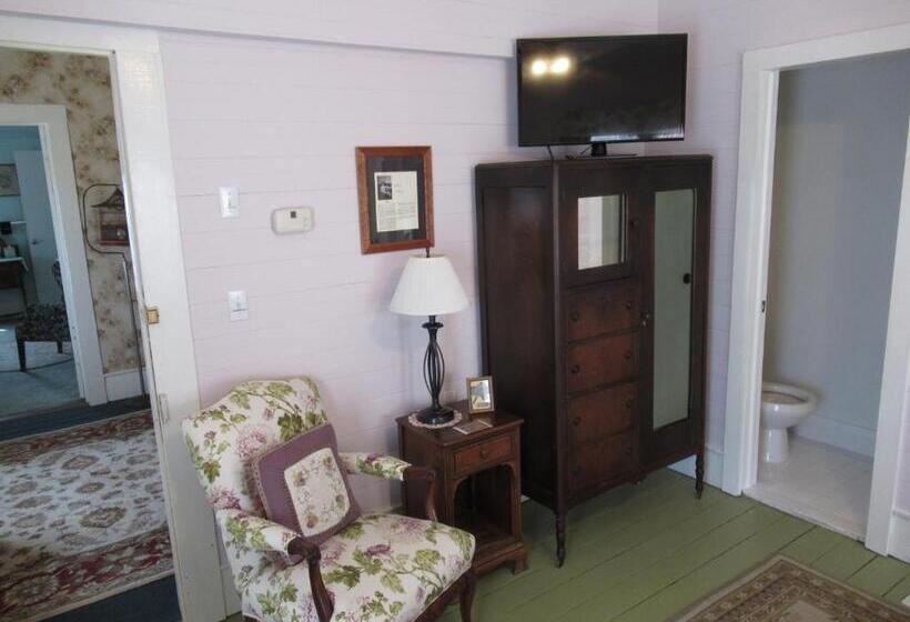 Carrier Houses Bed & Breakfast