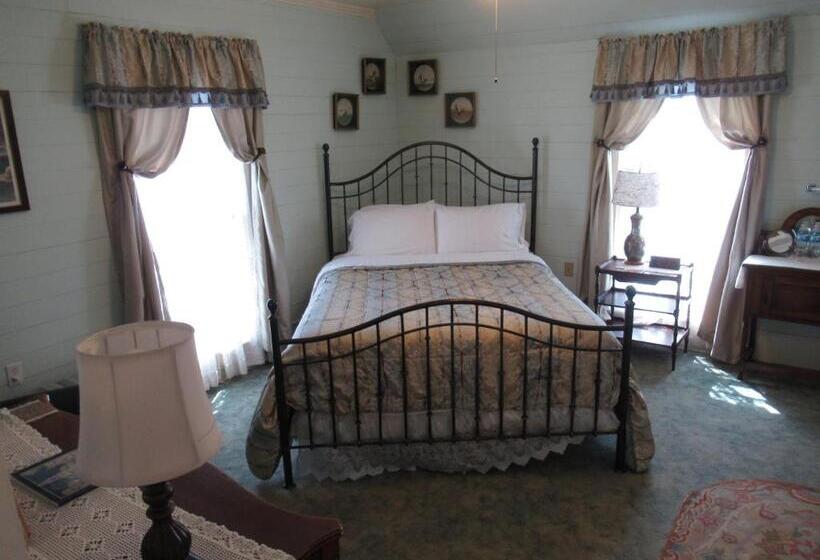 Carrier Houses Bed & Breakfast