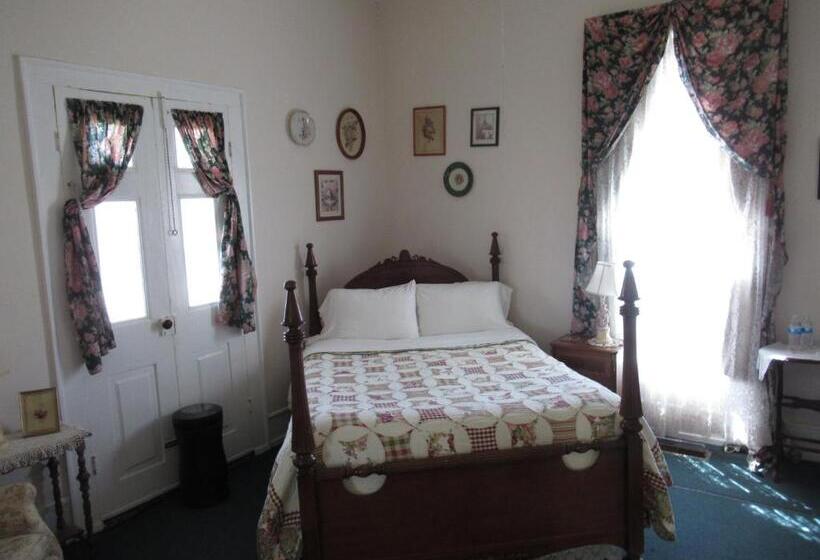 Carrier Houses Bed & Breakfast