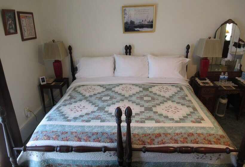 Carrier Houses Bed & Breakfast