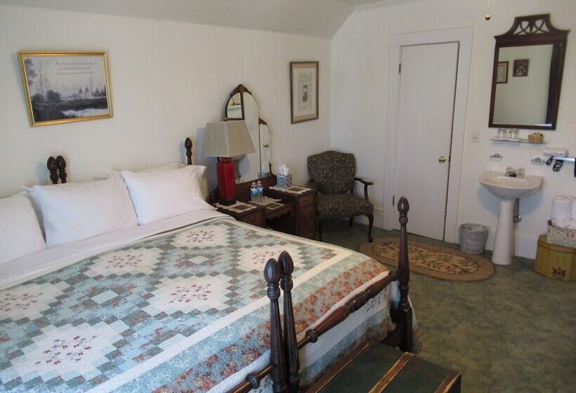 Carrier Houses Bed & Breakfast