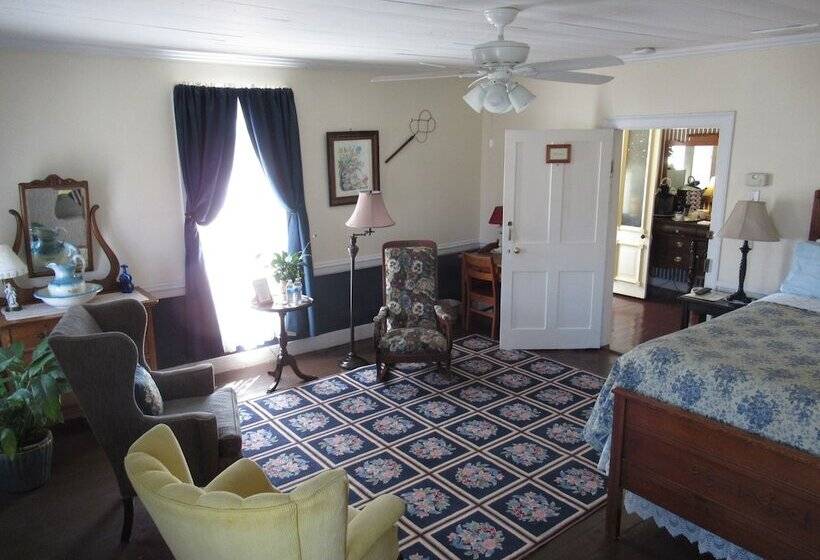 Carrier Houses Bed & Breakfast