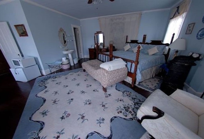 Carrier Houses Bed & Breakfast