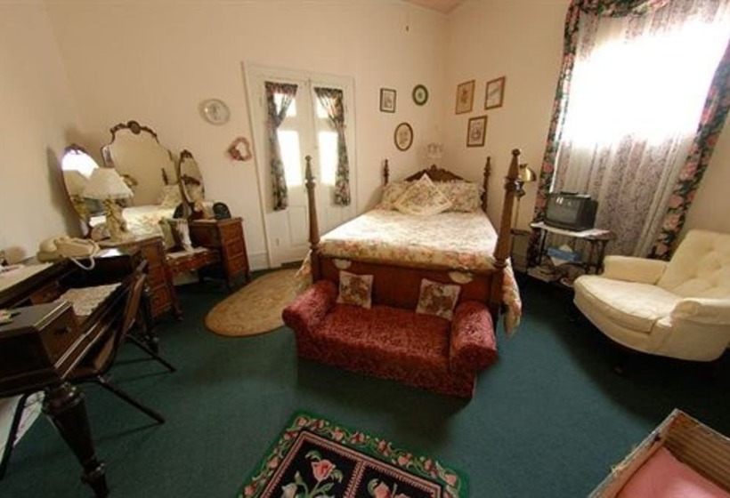 Carrier Houses Bed & Breakfast