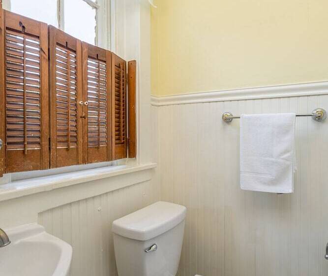 Cedars Of Williamsburg Bed & Breakfast