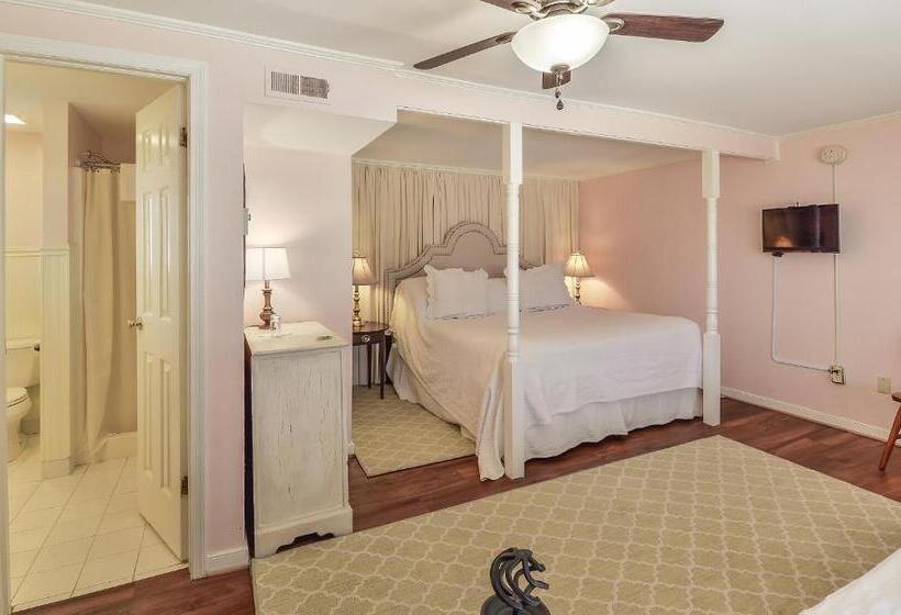 Cedars Of Williamsburg Bed & Breakfast