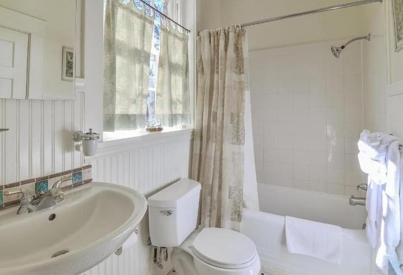 Cedars Of Williamsburg Bed & Breakfast