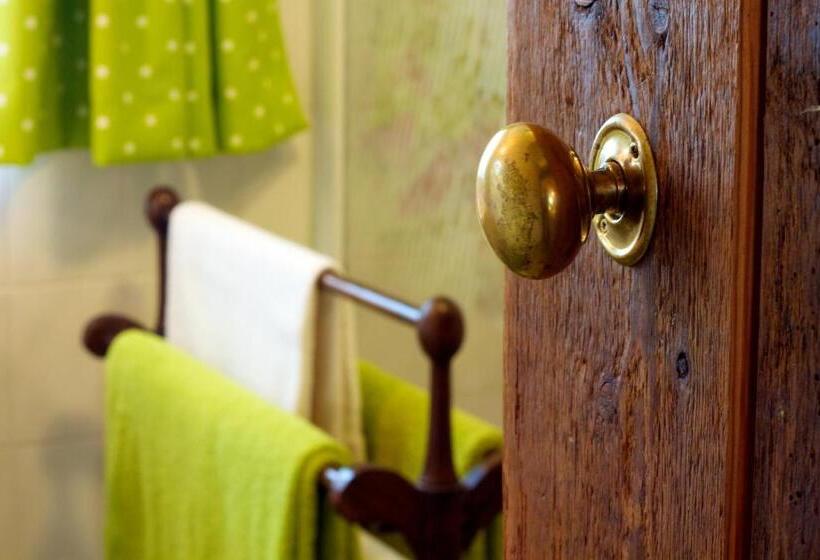 Colston Hall Farmhouse B&b