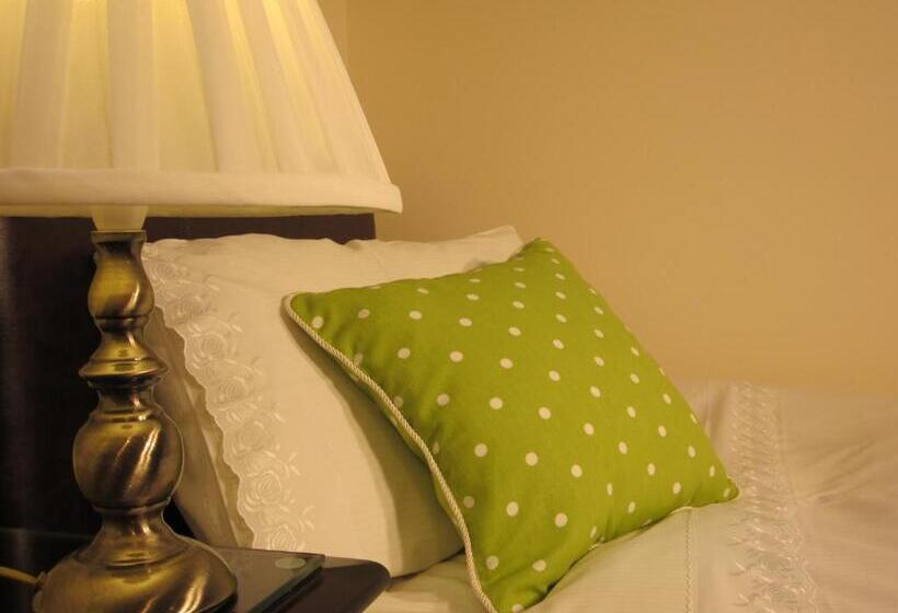 Colston Hall Farmhouse B&b