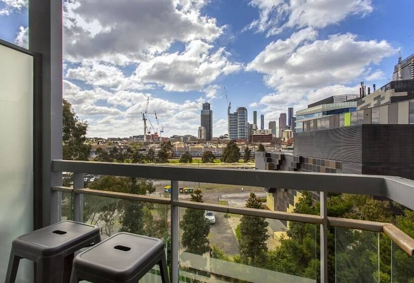 Docklands Private Collection   City Harbour Apartments