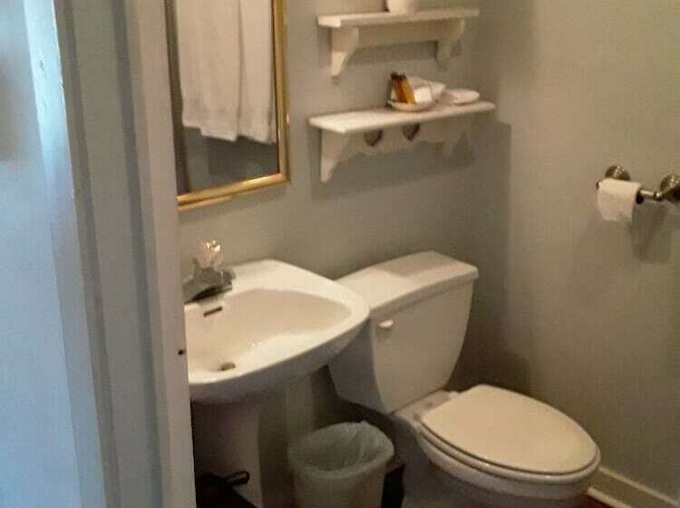 Hall Place Bed And Breakfast