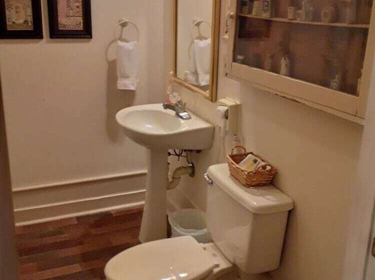 Hall Place Bed And Breakfast