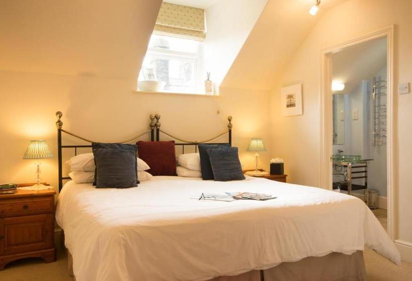 هتل Alpine Lodge Guest House