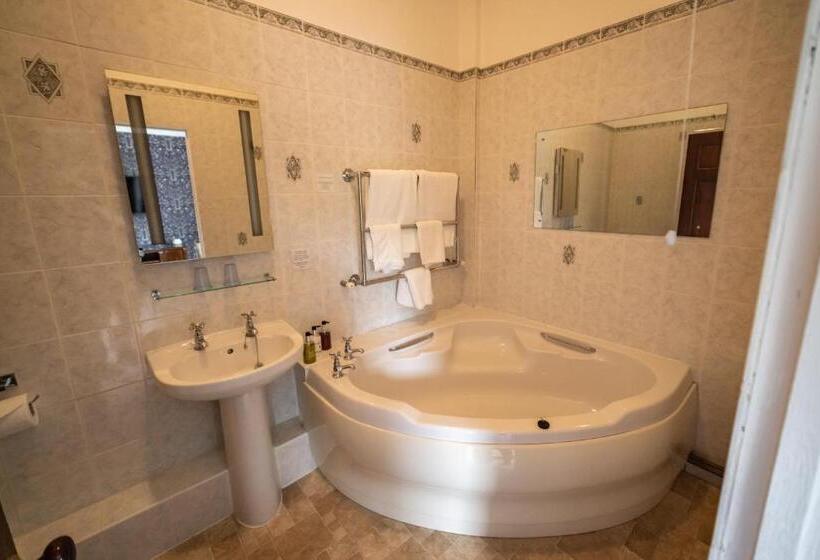 فندق Broom Hall Country