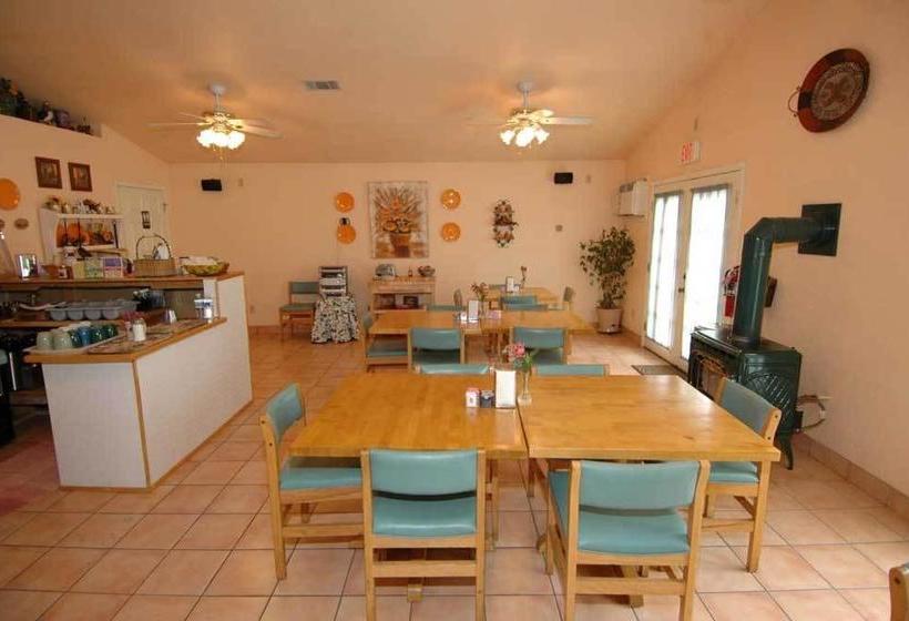 בית מלון כפרי Buffalo Pointe Inn