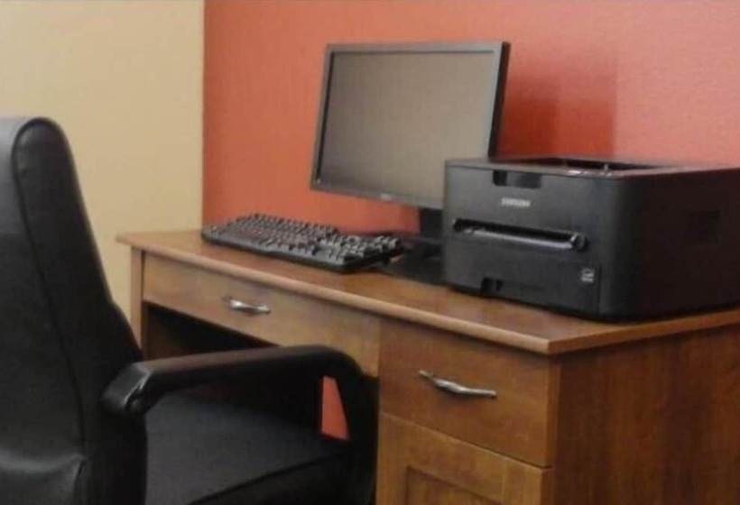 فندق Canby Inn And Suites