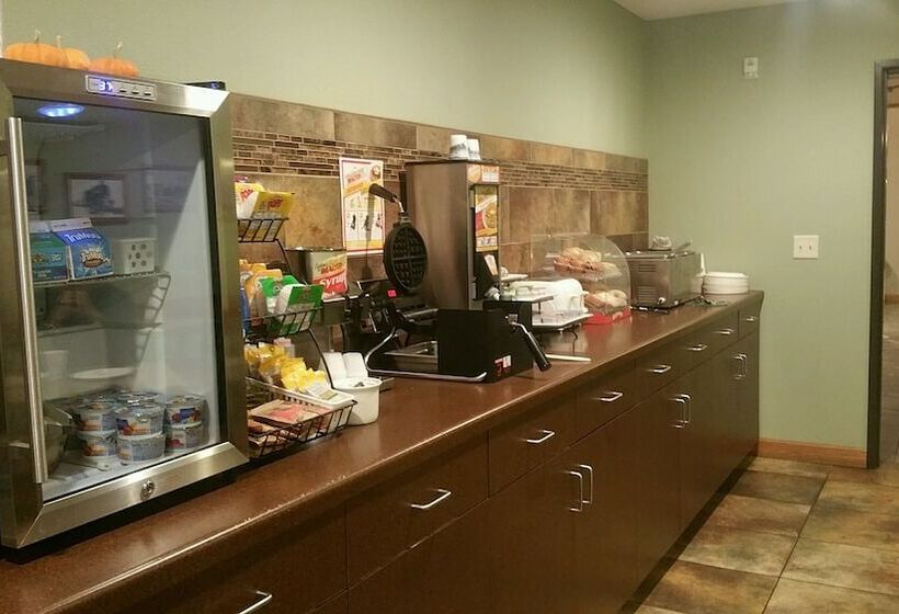 فندق Canby Inn And Suites