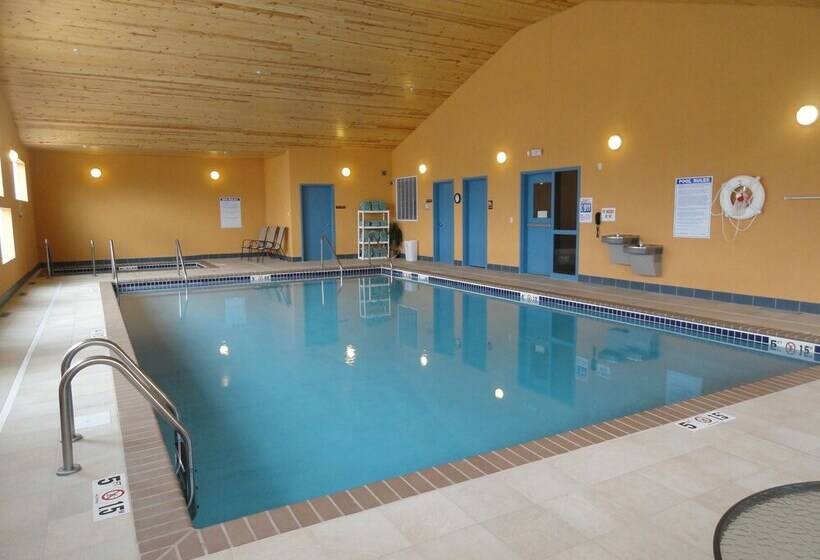 فندق Canby Inn And Suites