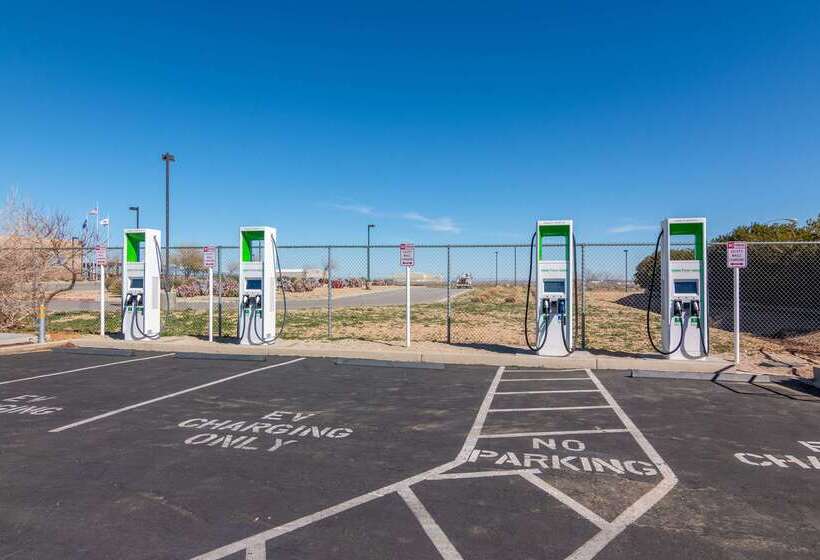 בית מלון כפרי Comfort Inn & Suites