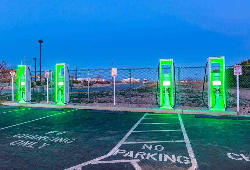 בית מלון כפרי Comfort Inn & Suites