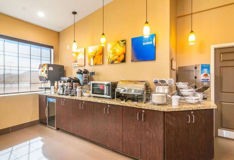 בית מלון כפרי Comfort Inn & Suites