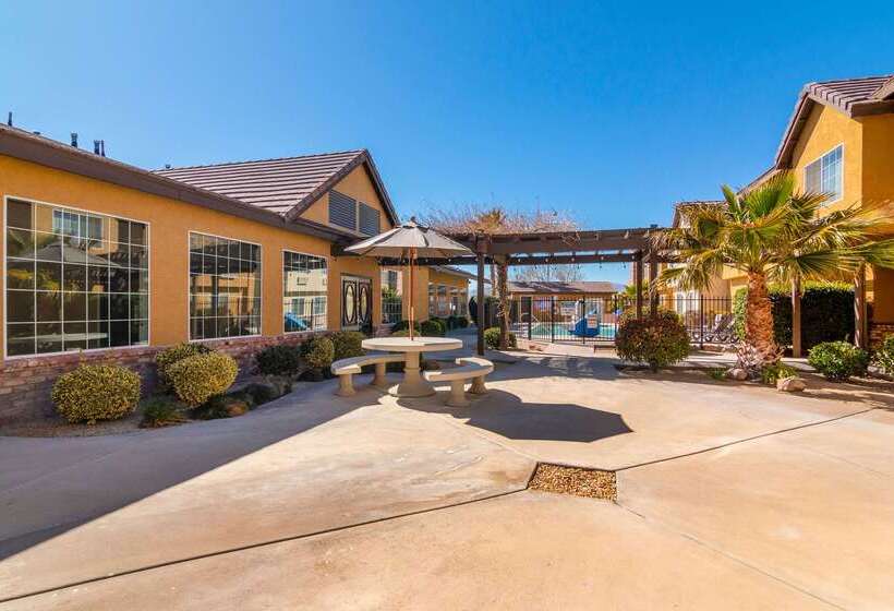 בית מלון כפרי Comfort Inn & Suites