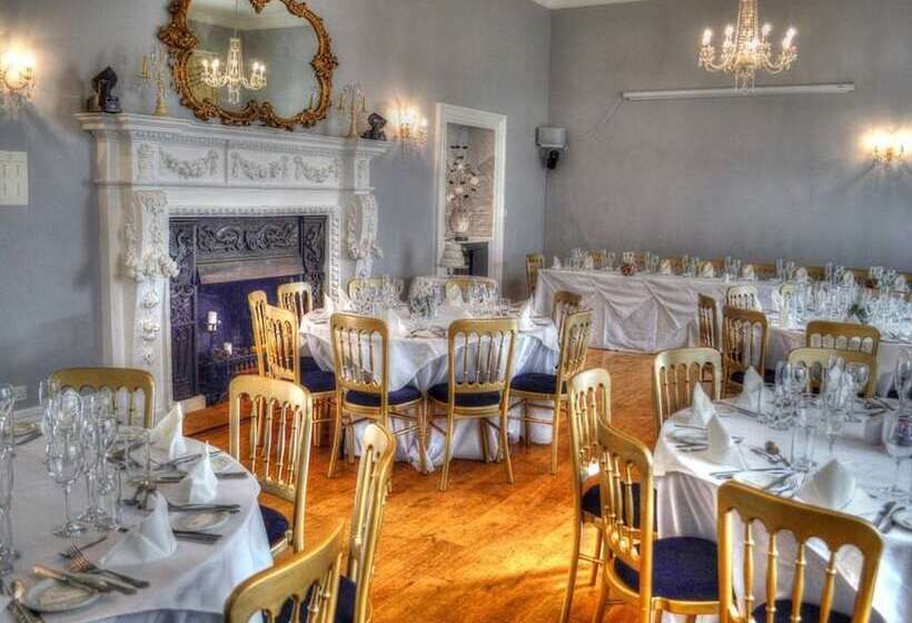 فندق Dunster Castle