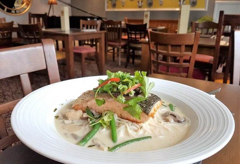 فندق Dunster Castle