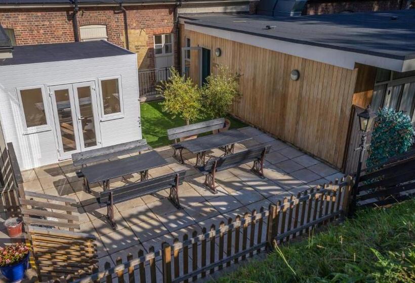 בית מלון כפרי Harper S Steakhouse With Rooms, Haslemere