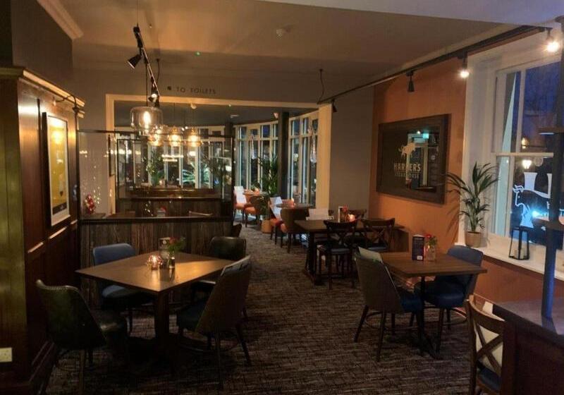 בית מלון כפרי Harper S Steakhouse With Rooms, Haslemere