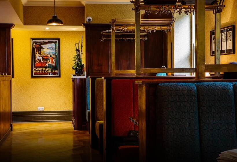 בית מלון כפרי Harper S Steakhouse With Rooms, Haslemere