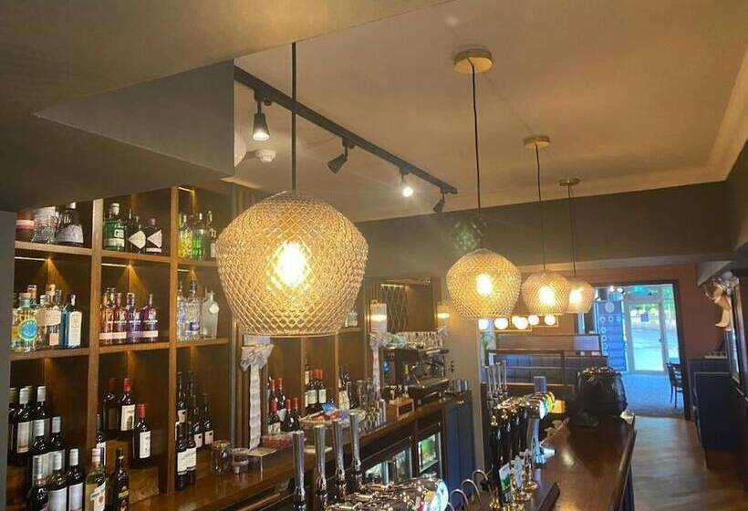 בית מלון כפרי Harper S Steakhouse With Rooms, Haslemere